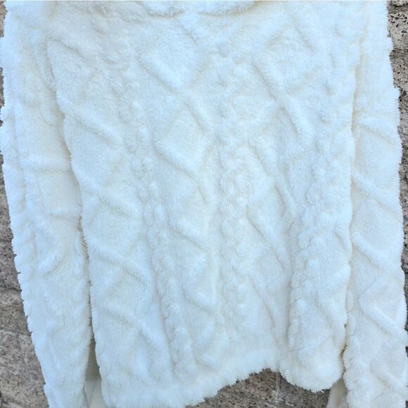 Cozy White Faux Fur Hooded Sweater - Picture 14 of 15